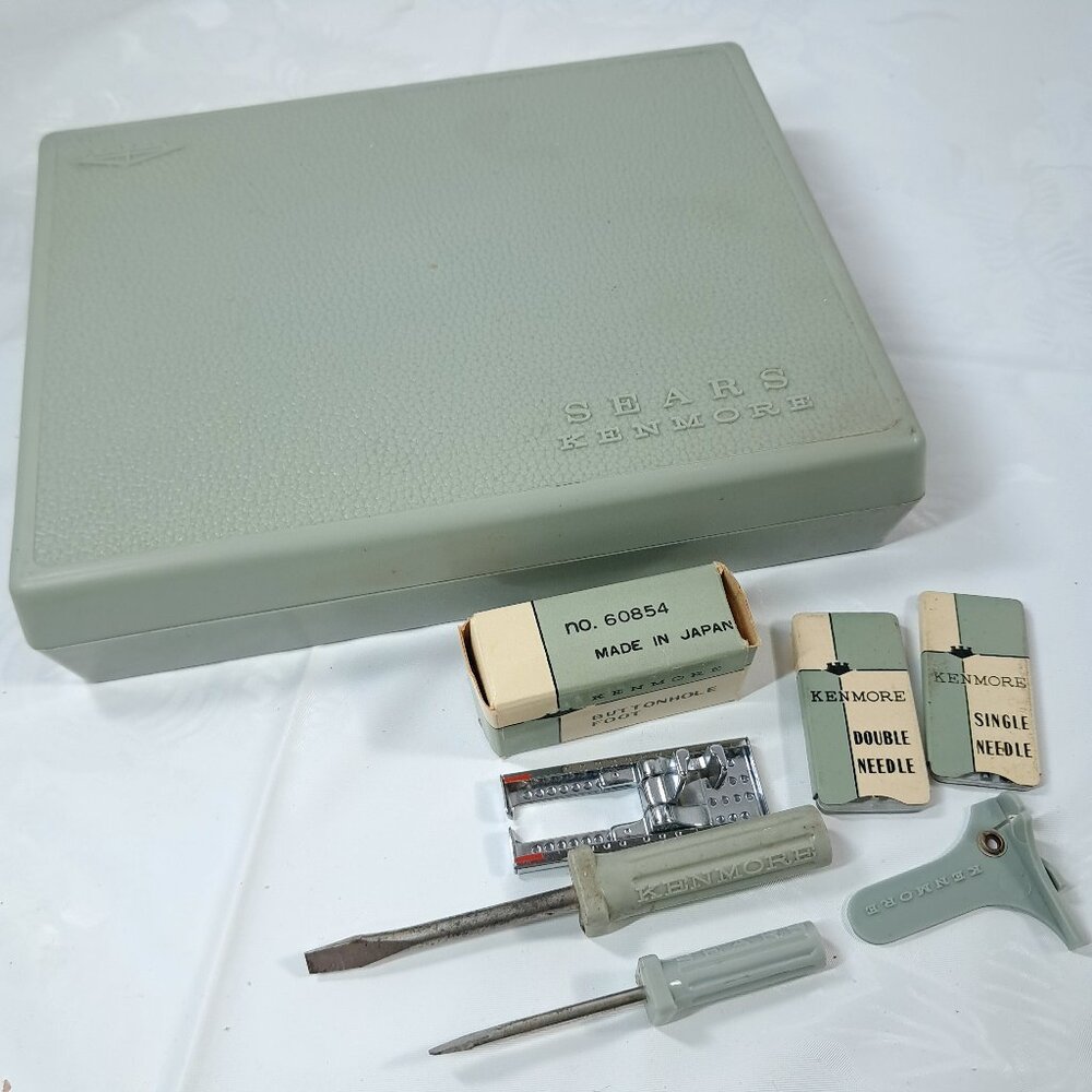 Vintage Kenmore Sears Roebuck sewing attachment set green case Buttonhole Foot